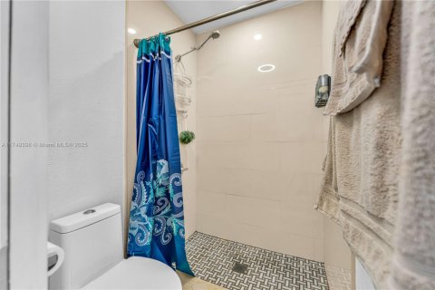 House in Hollywood, Florida 3 bedrooms, 150.5 sq.m. № 1711879 - photo 20
