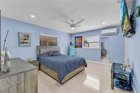 House in Hollywood, Florida 3 bedrooms, 150.5 sq.m. № 1711879 - photo 18