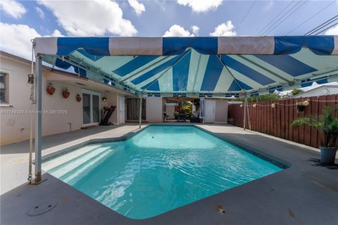 House in Hollywood, Florida 3 bedrooms, 150.5 sq.m. № 1711879 - photo 26