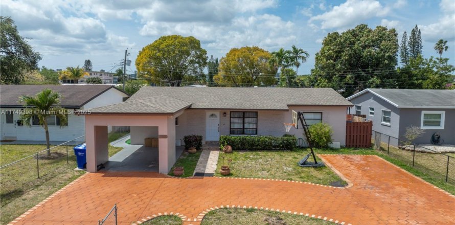 House in Hollywood, Florida 3 bedrooms, 150.5 sq.m. № 1711879