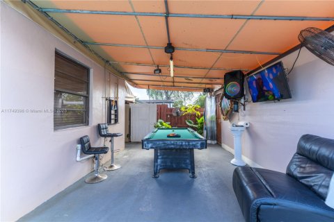 House in Hollywood, Florida 3 bedrooms, 150.5 sq.m. № 1711879 - photo 28