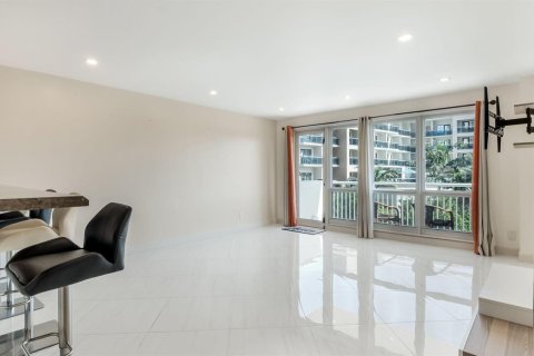 Condo in Pompano Beach, Florida, 2 bedrooms  № 2083865 - photo 8