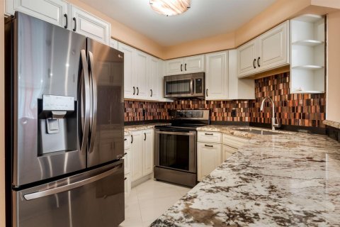Condo in Pompano Beach, Florida, 2 bedrooms  № 2083865 - photo 4
