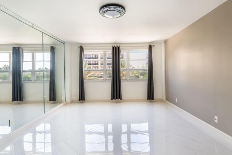 Condo in Pompano Beach, Florida, 2 bedrooms  № 2083865 - photo 15
