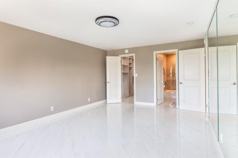 Condo in Pompano Beach, Florida, 2 bedrooms  № 2083865 - photo 17