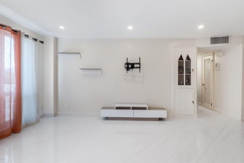 Condo in Pompano Beach, Florida, 2 bedrooms  № 2083865 - photo 10