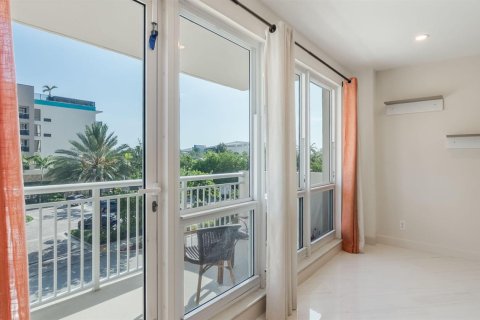 Condo in Pompano Beach, Florida, 2 bedrooms  № 2083865 - photo 12
