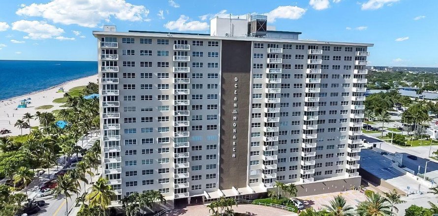 Condo in Pompano Beach, Florida, 2 bedrooms  № 2083865