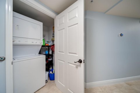 Condo in Fort Lauderdale, Florida, 2 bedrooms  № 2400599 - photo 20