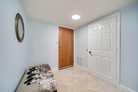 Condo in Fort Lauderdale, Florida, 2 bedrooms  № 2400599 - photo 9