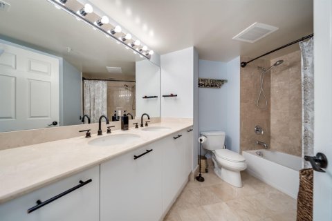 Condo in Fort Lauderdale, Florida, 2 bedrooms  № 2400599 - photo 25