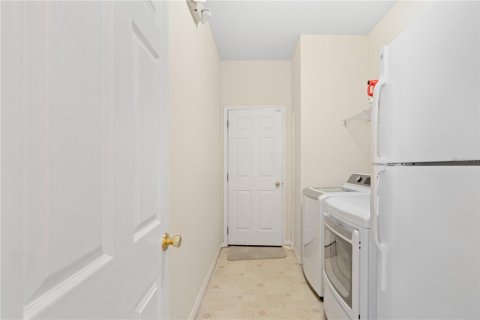 House in Davenport, Florida 4 bedrooms, 237.37 sq.m. № 1572084 - photo 14