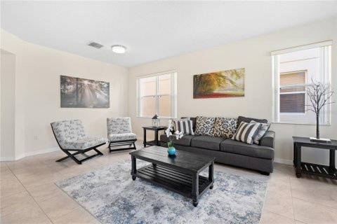 House in Davenport, Florida 4 bedrooms, 237.37 sq.m. № 1572084 - photo 3