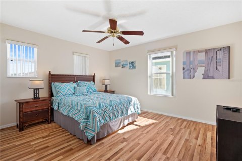 House in Davenport, Florida 4 bedrooms, 237.37 sq.m. № 1572084 - photo 30