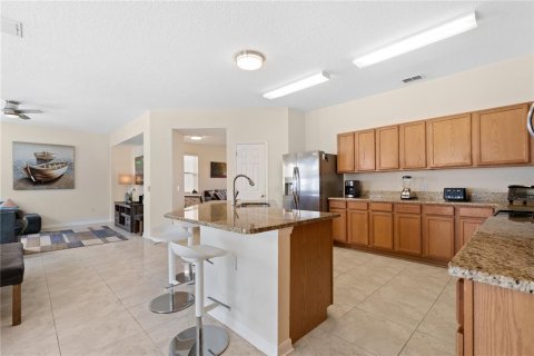 House in Davenport, Florida 4 bedrooms, 237.37 sq.m. № 1572084 - photo 6