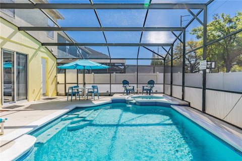 House in Davenport, Florida 4 bedrooms, 237.37 sq.m. № 1572084 - photo 11
