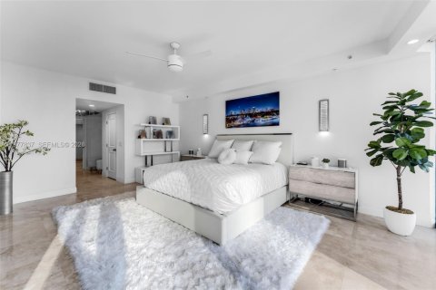 Condominio en venta en Fort Lauderdale, Florida, 2 dormitorios, 197.79 m2 № 2044654 - foto 13