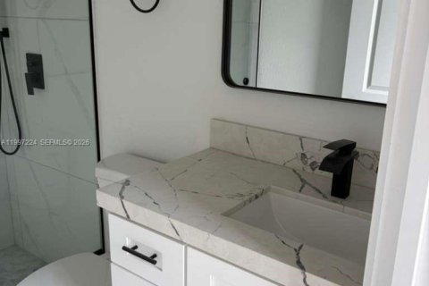 House in Lehigh Acres, Florida 3 bedrooms № 2058890 - photo 5