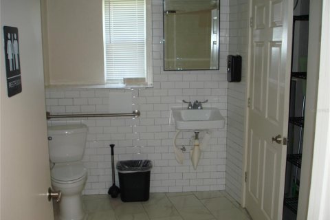 Propiedad comercial en alquiler en Sarasota, Florida, 224.08 m2 № 1789176 - foto 8