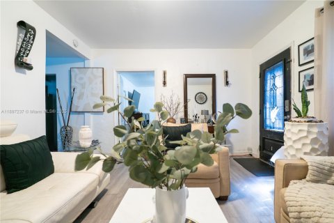 Immobilier commercial à vendre à Miami, Floride: 201.13 m2 № 2060216 - photo 18