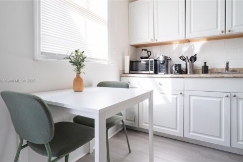 Immobilier commercial à vendre à Miami, Floride: 201.13 m2 № 2060216 - photo 3