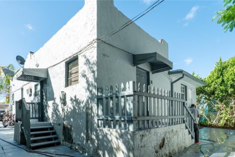 Immobilier commercial à vendre à Miami, Floride: 201.13 m2 № 2060216 - photo 2