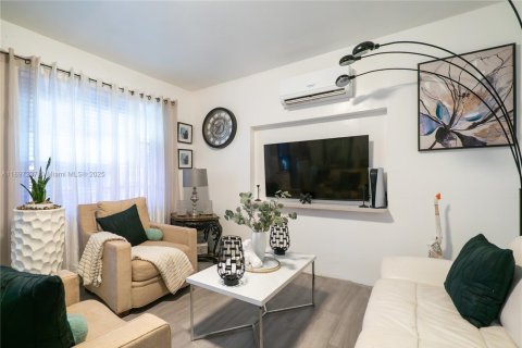 Immobilier commercial à vendre à Miami, Floride: 201.13 m2 № 2060216 - photo 17