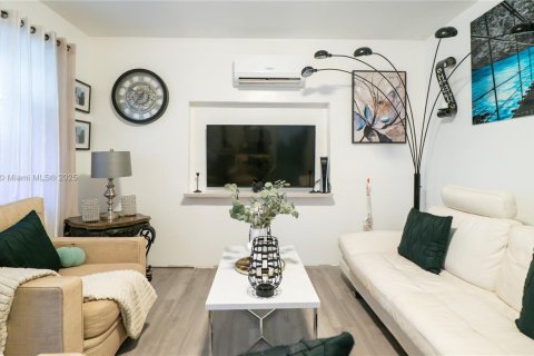 Immobilier commercial à vendre à Miami, Floride: 201.13 m2 № 2060216 - photo 15