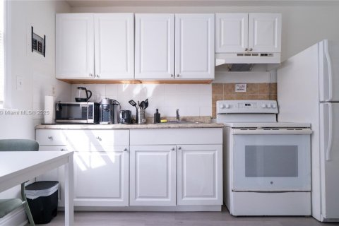 Immobilier commercial à vendre à Miami, Floride: 201.13 m2 № 2060216 - photo 8