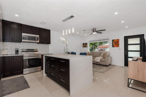 Villa ou maison à louer à Fort Lauderdale, Floride: 2 chambres, 95.97 m2 № 2409589 - photo 6