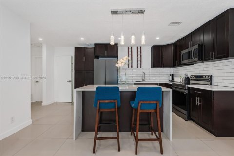 Villa ou maison à louer à Fort Lauderdale, Floride: 2 chambres, 95.97 m2 № 2409589 - photo 4