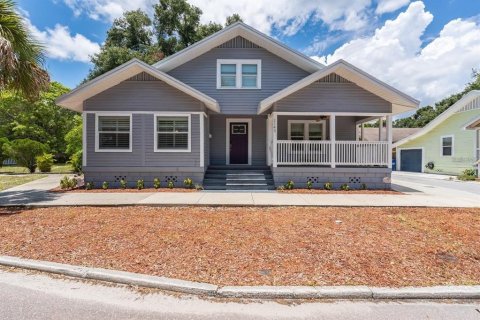 House in Saint Petersburg, Florida 3 bedrooms, 178.37 sq.m. № 2359211