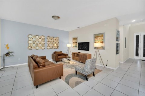 Adosado en venta en Kissimmee, Florida, 4 dormitorios, 194.17 m2 № 853004 - foto 9