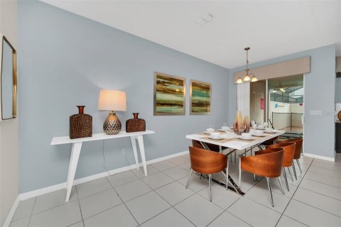 Adosado en venta en Kissimmee, Florida, 4 dormitorios, 194.17 m2 № 853004 - foto 7