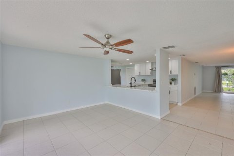 House in Apollo Beach, Florida 2 bedrooms, 120.4 sq.m. № 1918034 - photo 8