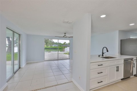 House in Apollo Beach, Florida 2 bedrooms, 120.4 sq.m. № 1918034 - photo 13
