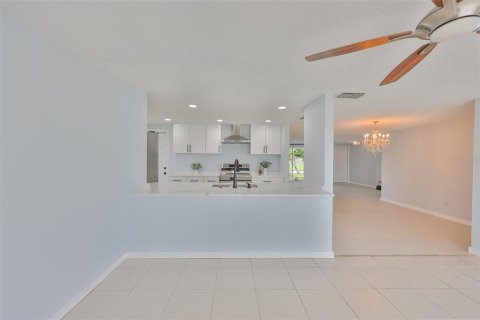 House in Apollo Beach, Florida 2 bedrooms, 120.4 sq.m. № 1918034 - photo 14