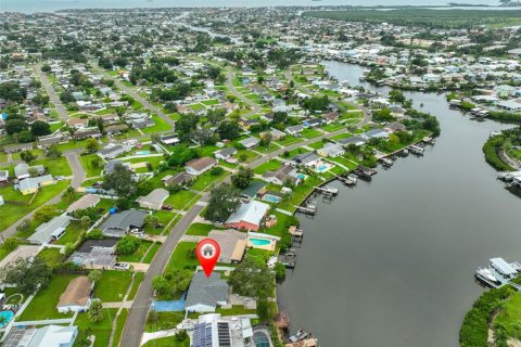 House in Apollo Beach, Florida 2 bedrooms, 120.4 sq.m. № 1918034 - photo 1