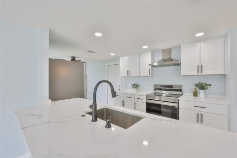 House in Apollo Beach, Florida 2 bedrooms, 120.4 sq.m. № 1918034 - photo 11