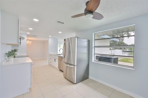 House in Apollo Beach, Florida 2 bedrooms, 120.4 sq.m. № 1918034 - photo 12