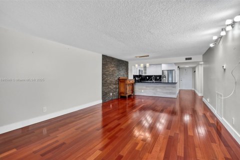 Condo in Sunrise, Florida, 2 bedrooms  № 1948993 - photo 13