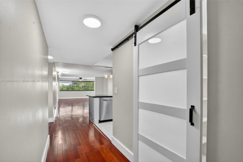 Condo in Sunrise, Florida, 2 bedrooms  № 1948993 - photo 4