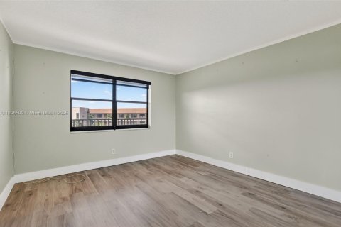 Condo in Sunrise, Florida, 2 bedrooms  № 1948993 - photo 27