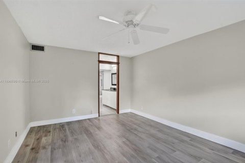 Condo in Sunrise, Florida, 2 bedrooms  № 1948993 - photo 21