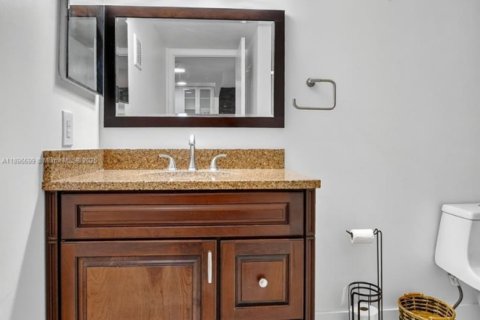 Condo in Sunrise, Florida, 2 bedrooms  № 1948993 - photo 30