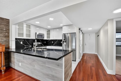 Condo in Sunrise, Florida, 2 bedrooms  № 1948993 - photo 6