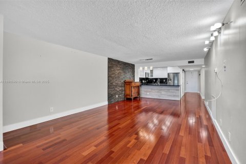 Condo in Sunrise, Florida, 2 bedrooms  № 1948993 - photo 12