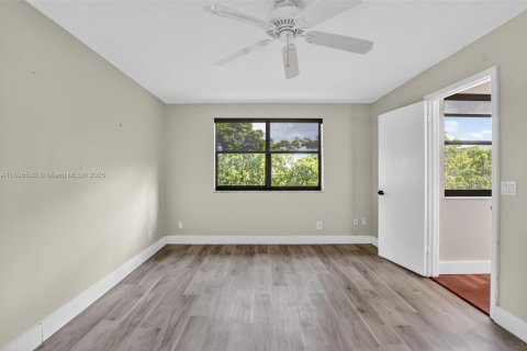 Condo in Sunrise, Florida, 2 bedrooms  № 1948993 - photo 23
