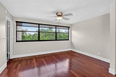 Condo in Sunrise, Florida, 2 bedrooms  № 1948993 - photo 15