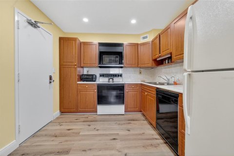 Condo in Coral Springs, Florida, 2 bedrooms  № 1828482 - photo 13